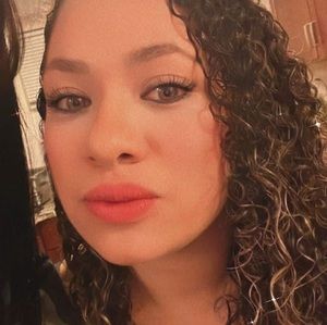 Meet your Posher, Anna paula